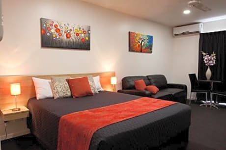 Queen Studio with Kitchenette