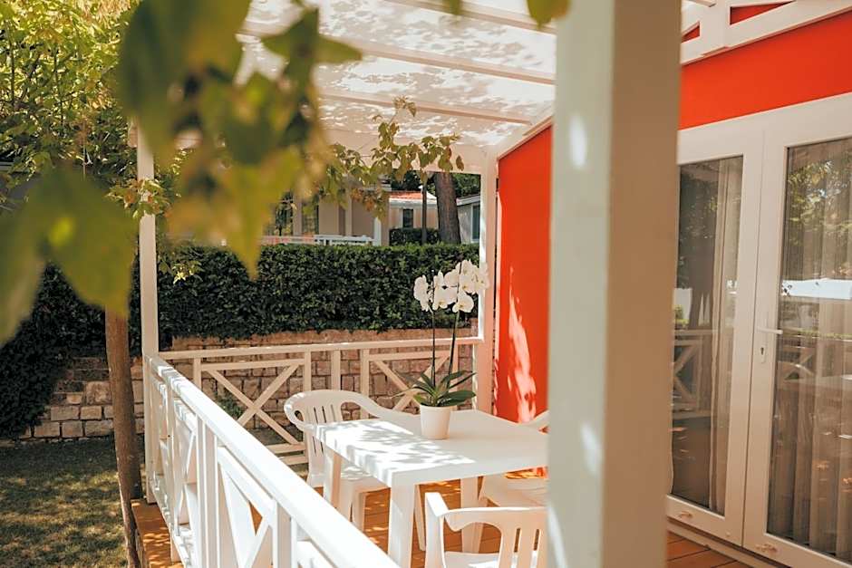 Green Garden Village con piscina, spiaggia riservata e parcheggio