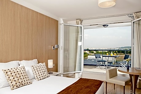 Double or Twin Studio (2 Adults)