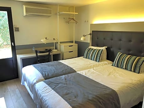 2 Single Beds - Superior Room