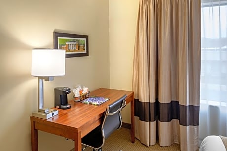 Queen Room - Accessible/Non-Smoking