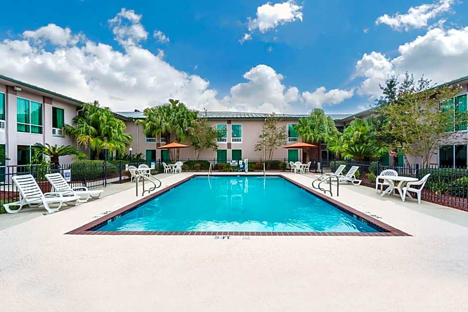 Ramada by Wyndham Luling