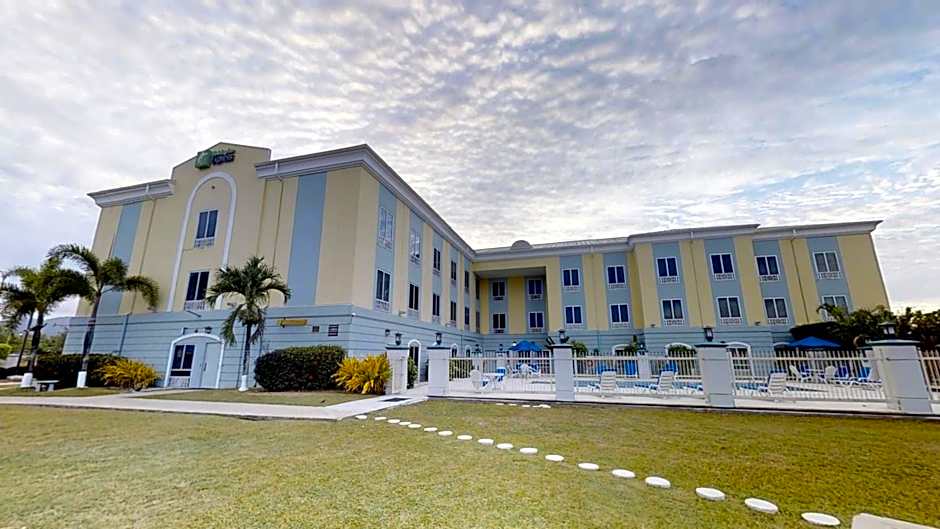 Holiday Inn Express Trincity By IHG