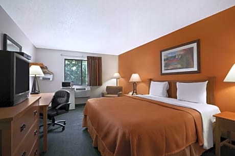 1 Queen Bed Non-Smoking