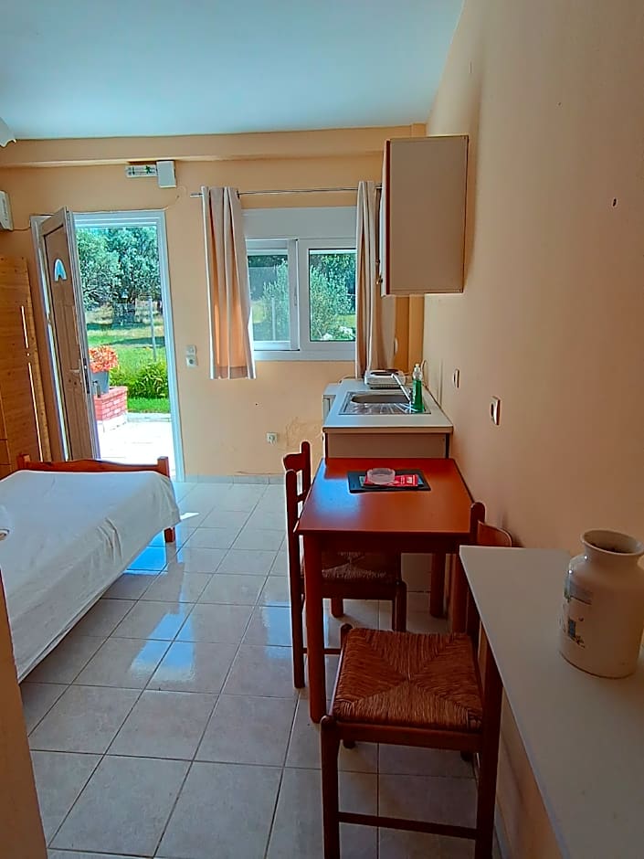 Pythos Studios & Appartments