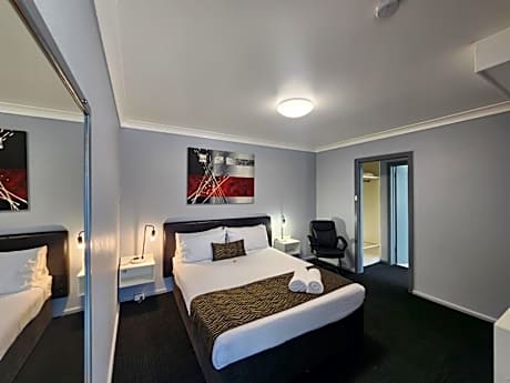 Crest Motor Inn