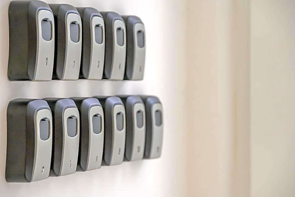 Yellow house with private parking