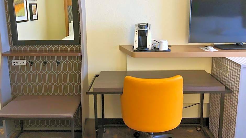 Holiday Inn Asheville East-Blue Ridge PKWY
