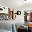 Black Dolphin Inn