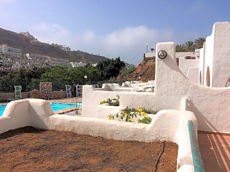 Laguna Apartments