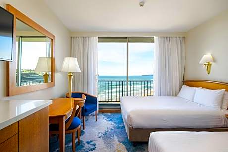 Queen and Single High Floor with Ocean View and Balcony