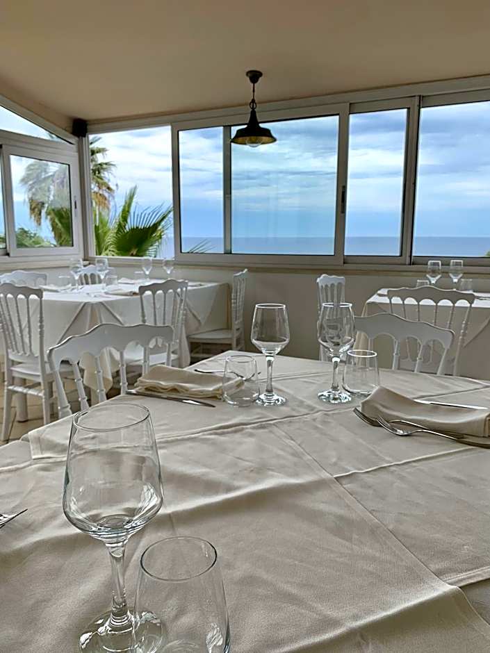 HOTEL MERCURIO SUL MARE - Fish restaurant and private beach