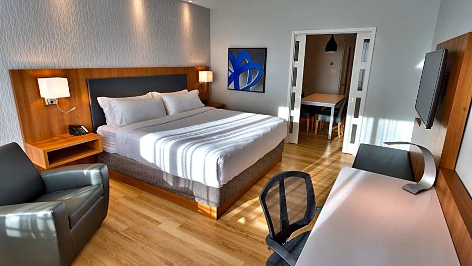 Holiday Inn Express & Suites Vaudreuil-Dorion By IHG