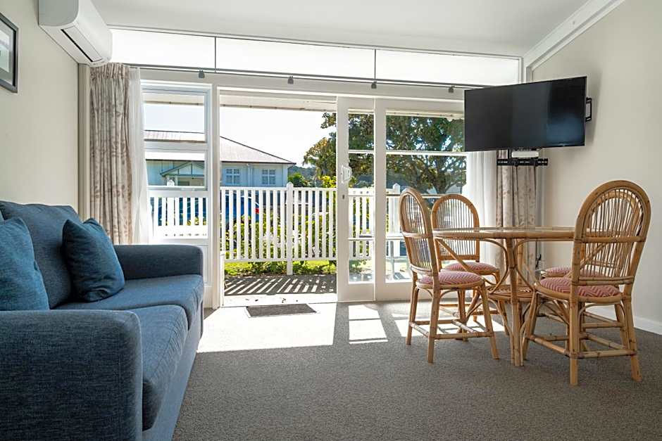Hananui Lodge and Apartments