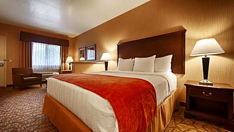 King Suite with Sofa Bed and Roll-In Shower - Mobility Accessible