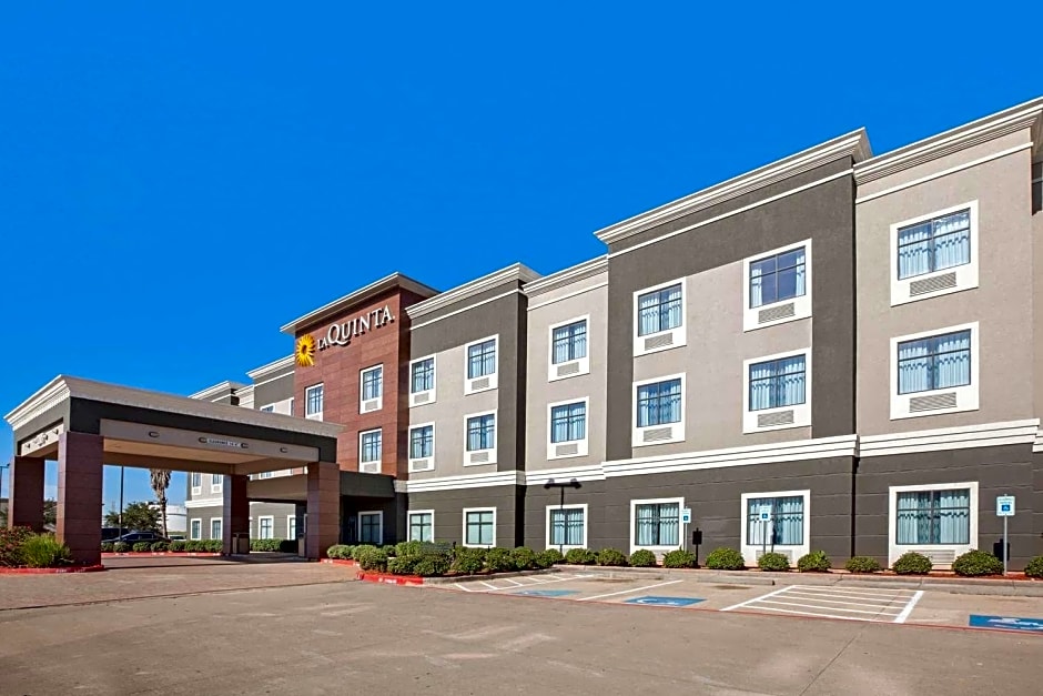 La Quinta Inn & Suites by Wyndham Pasadena North