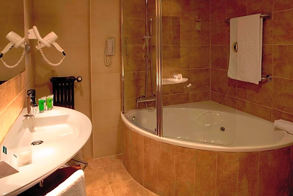 AC Hotel by Marriott Carlton Madrid