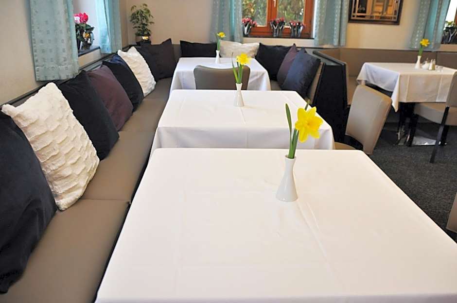 Villa Waldperlach by Blattl