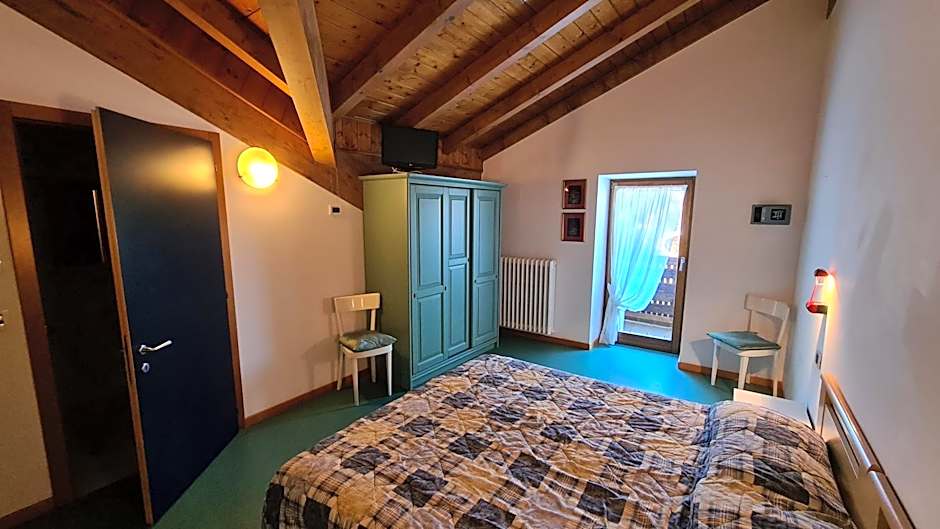Photo 1 of 5 of Double Room