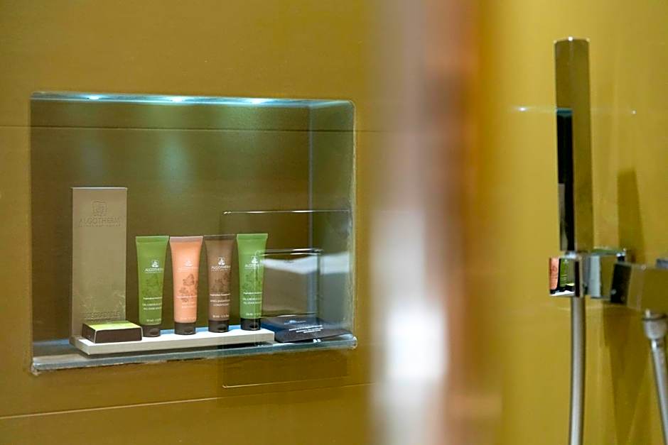 Donnington Manor Hotel