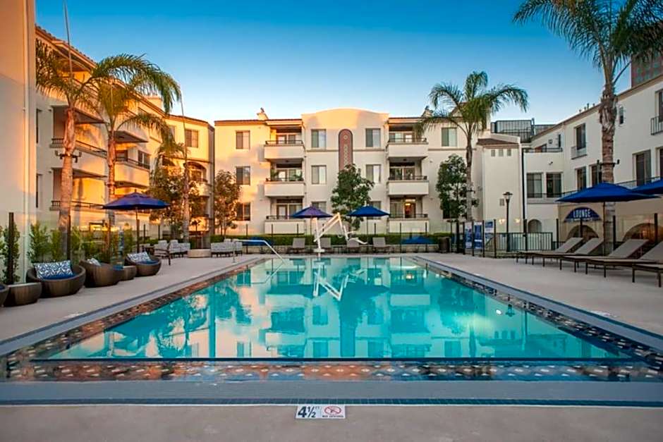 Lux One Bedroom Condo with Garden View