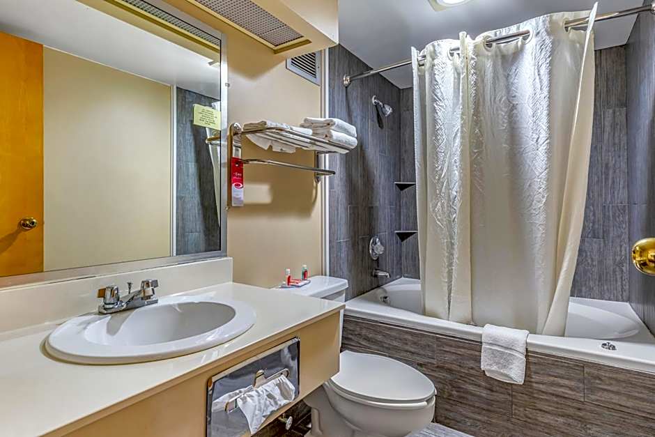 Econo Lodge & Suites Southern Pines