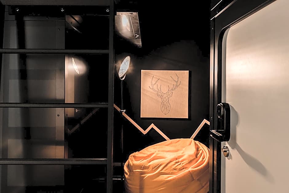 Capsule Hotel - Alpine Garden Zurich Airport