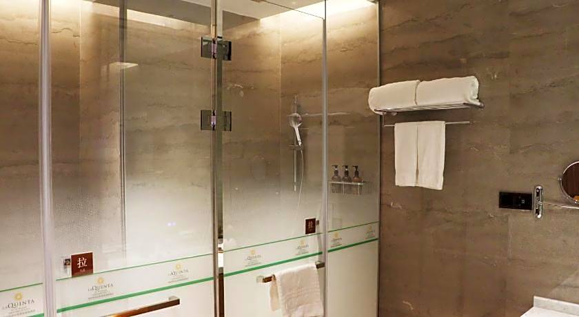 La Quinta by Wyndham Weifang South