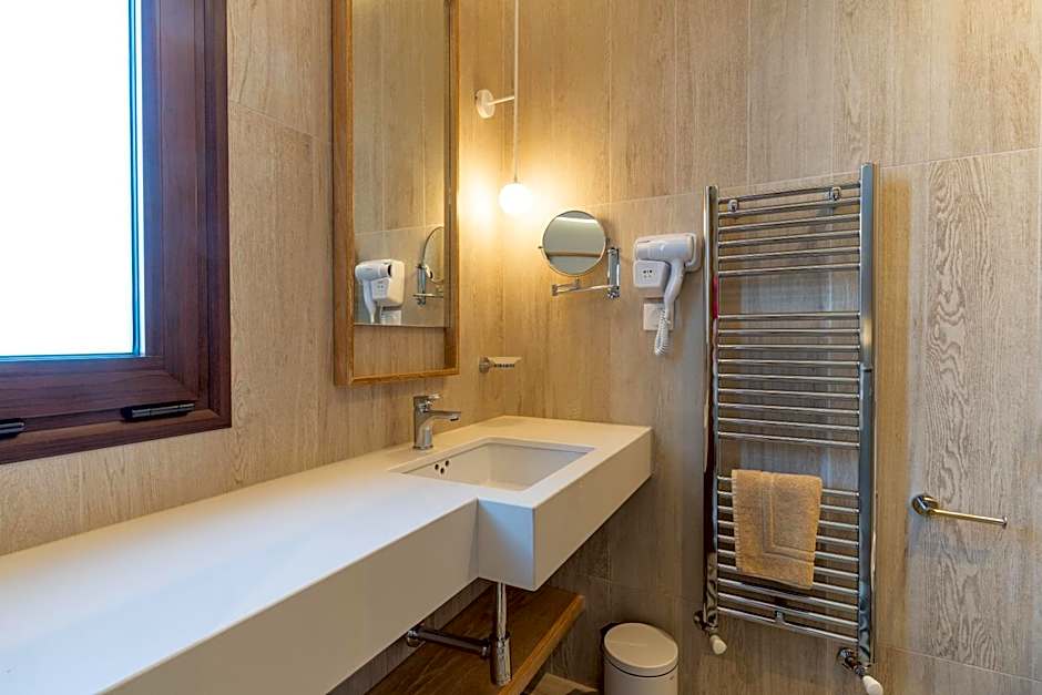 LYDIA suites and rooms