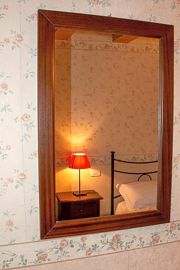 Photo 1 of 7 of Single Room