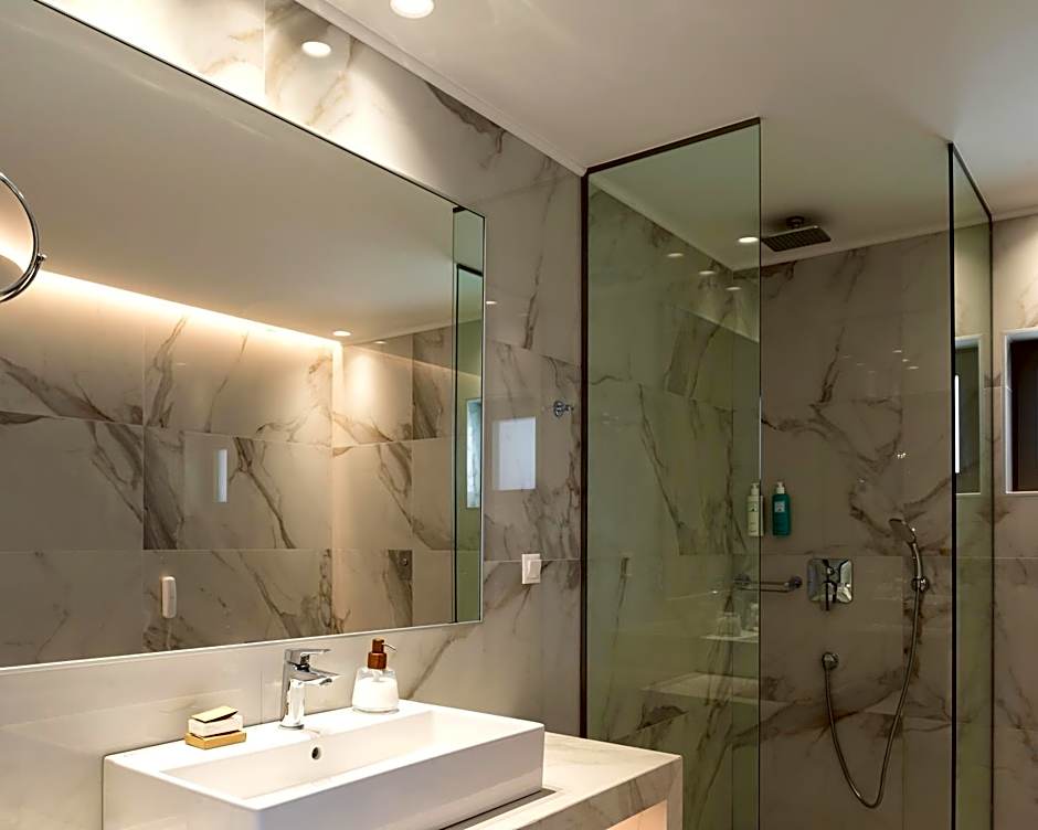 High Beach White - Adults Only