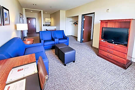 1 King Bed, Suite, Nonsmoking