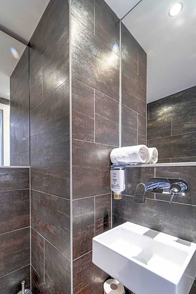 Pakat Suites Hotel