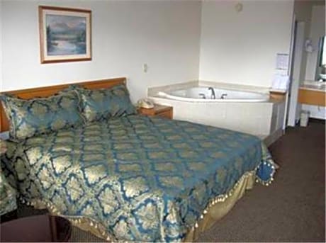 King Suite with Spa Bath - Non-Smoking