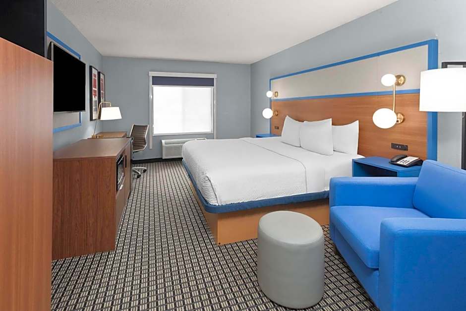 AmericInn by Wyndham Reedsburg
