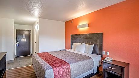 1 King Bed | Non-Smoking, Micfridge
