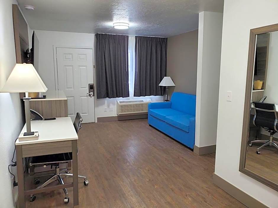 Seven Seas Inn & Suites