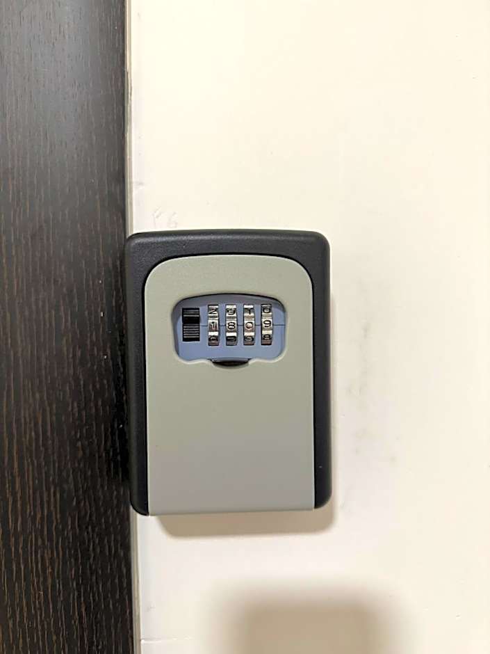 Spacious 2BR Apartment with Terrace - by HostMT