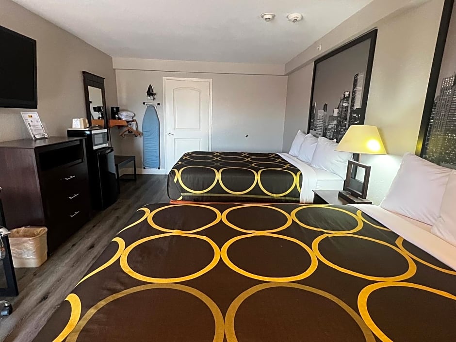 Super 8 by Wyndham Baytown/Mont Belvieu