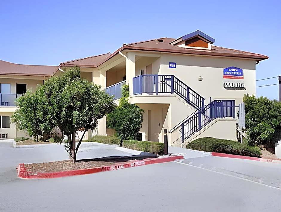 Monarch Valley Inn Marina at Monterey Bay
