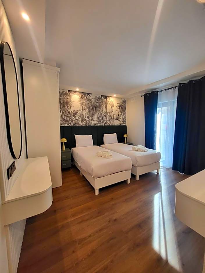Carlton Hotel