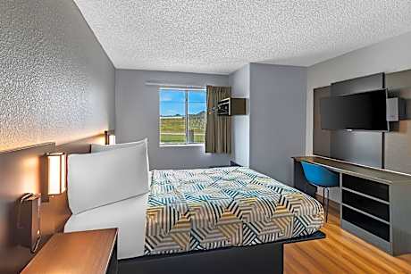 1 Full Bed | Non-Smoking