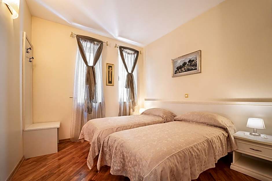 Hotel Peristil
