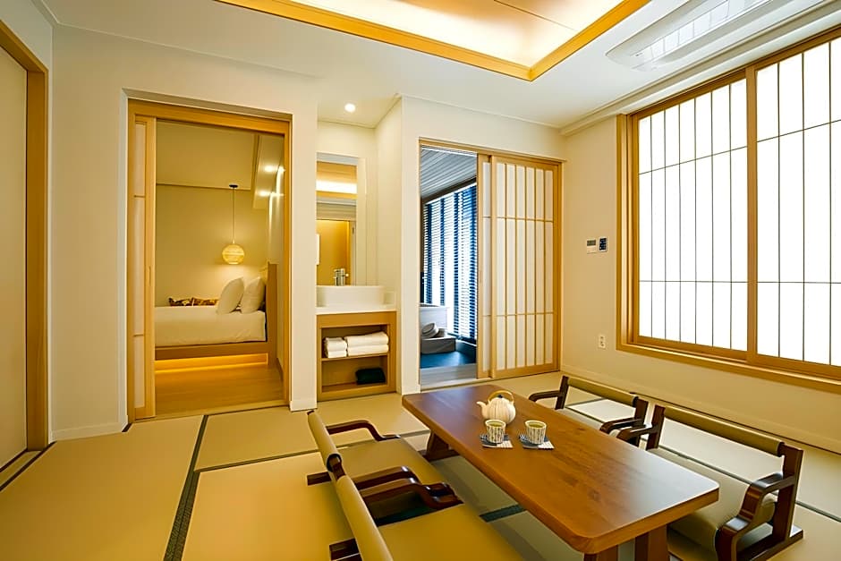 Tomonoya Hotel & Ryokan