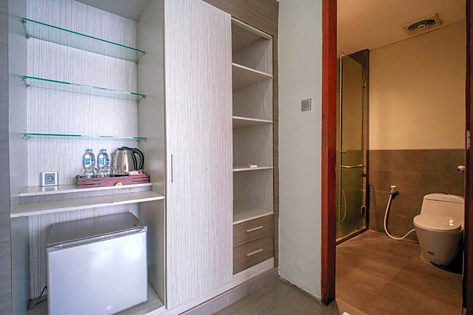 Transera Kamini Legian Hotel