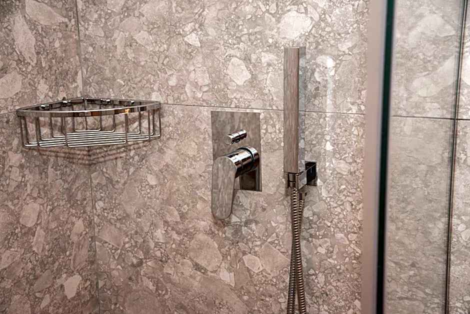 Kaiser Luxury Suites