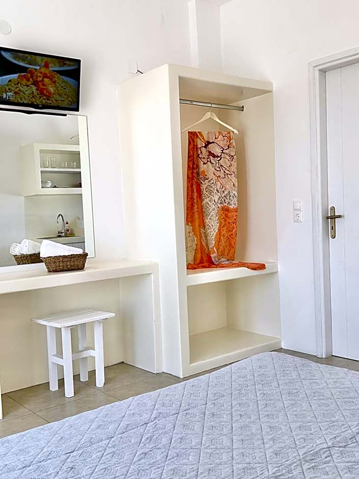 Anita Rooms & Suites Milos