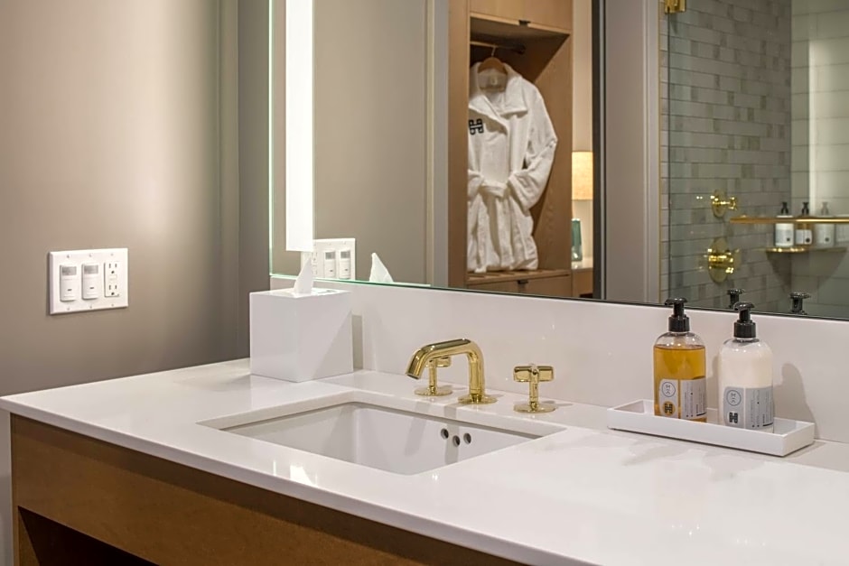 Hi-Lo Hotel, Autograph Collection by Marriott