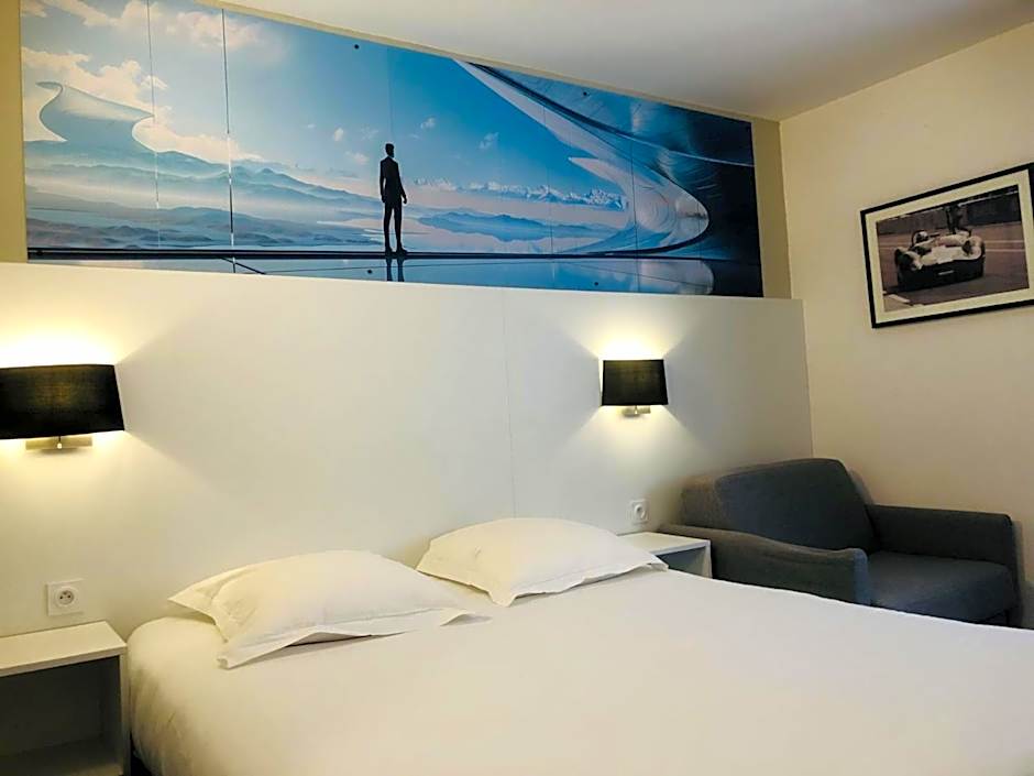 Hotel The Originals Bernay Acropole