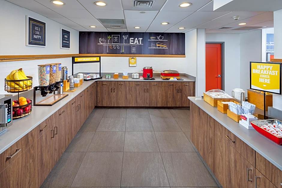 Hampton Inn & Suites Asheville Airport